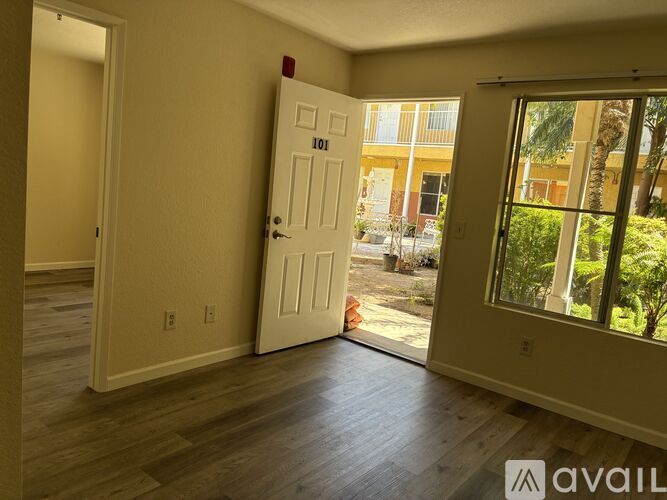 212 S Orange Ave 1 Apartment for Rent - Photo gallery 2
