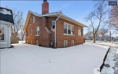 1816 West Callender Avenue 3 Beds Apartment for Rent