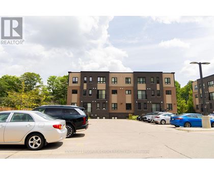 A parking lot with cars and a building in the background.