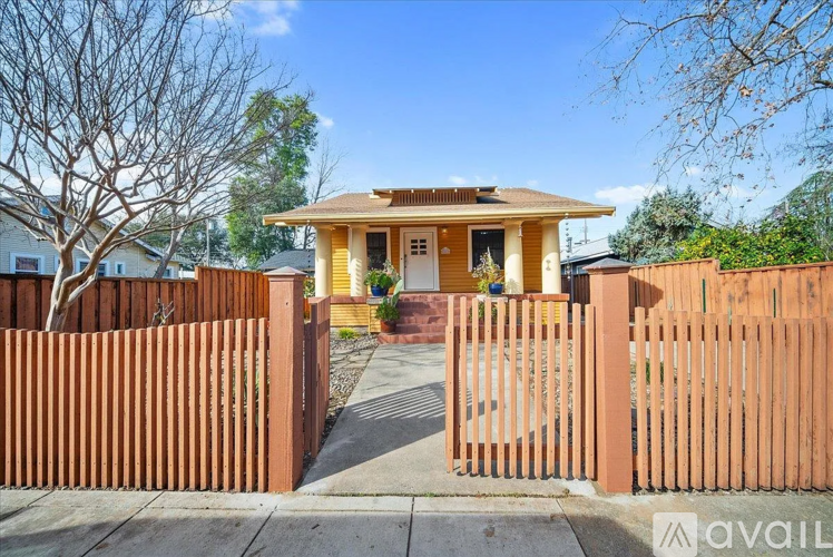2500 41st St 3 Beds Single Family Home for Rent - Photo gallery 2