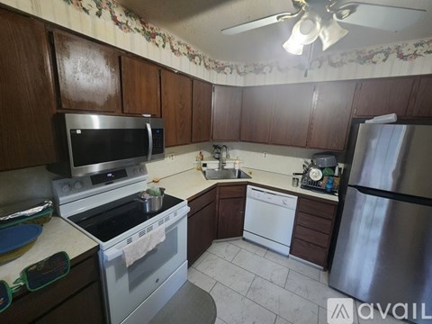 10 Kenaware Avenue 2 Beds Apartment for Rent