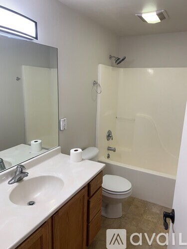 12 Weber Avenue 3 Beds Apartment for Rent