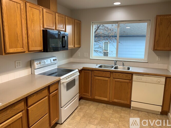 12 Weber Avenue 3 Beds Townhouse for Rent - Photo gallery 3
