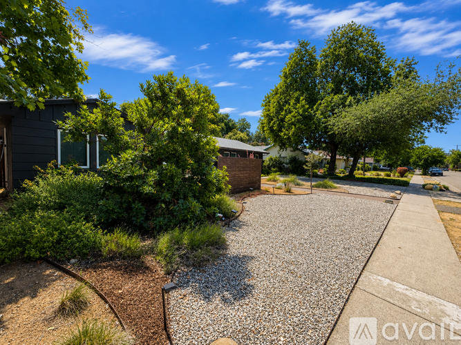 815 Gold St 5 Beds Single Family Home for Rent - Photo gallery 3