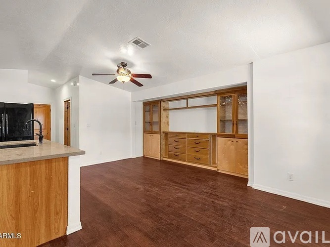 2107 West Wilshire Drive 2 Beds Apartment for Rent - Photo gallery 3