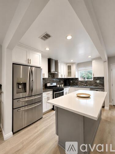 6928 Lubao Avenue 3 Beds Single Family Home for Rent - Photo gallery 3