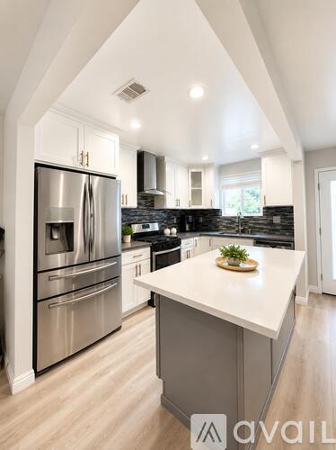 6928 Lubao Avenue 3 Beds Single Family Home for Rent - Photo gallery 5