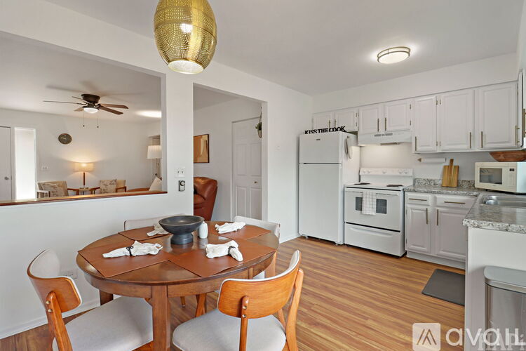 889 Belle Plaine Avenue 3 Beds Townhouse for Rent - Photo gallery 3