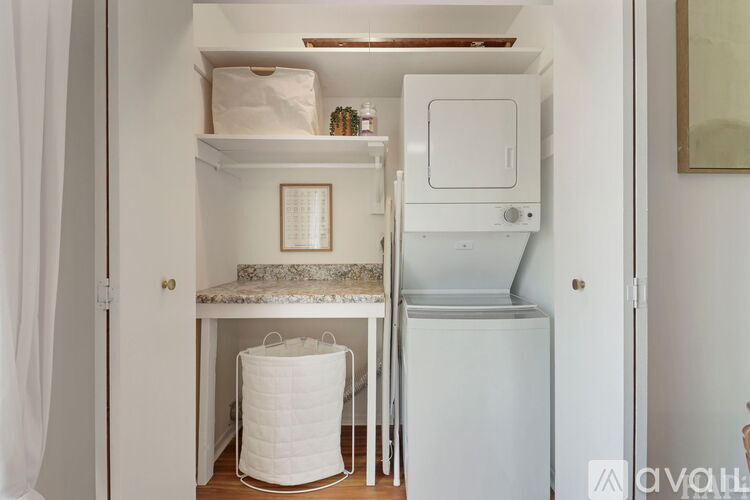 889 Belle Plaine Avenue 3 Beds Townhouse for Rent - Photo gallery 5