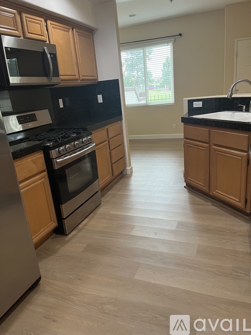 2384 Sunningdale Drive 3 Beds Condo for Rent - Photo gallery 2