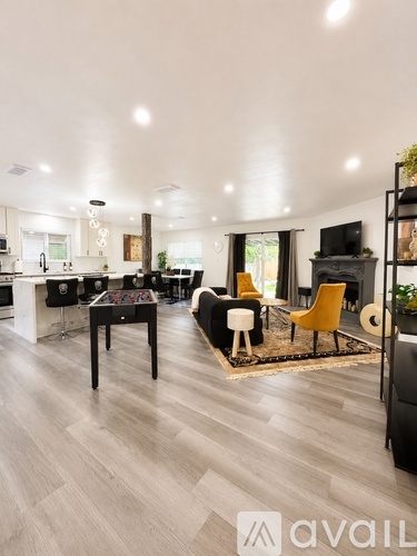6737 Blewett Ave 4 Beds Single Family Home for Rent - Photo gallery 3