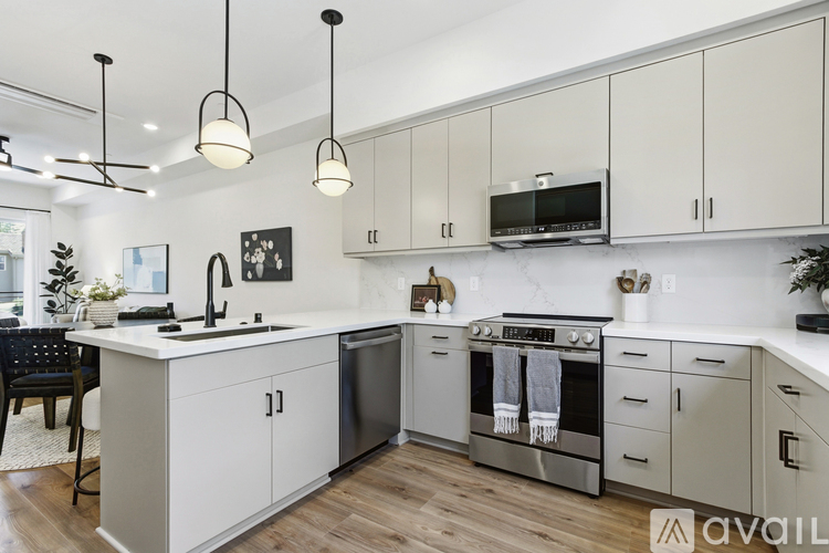 883 Campus Commons Road 2 Beds Townhouse for Rent - Photo gallery 3