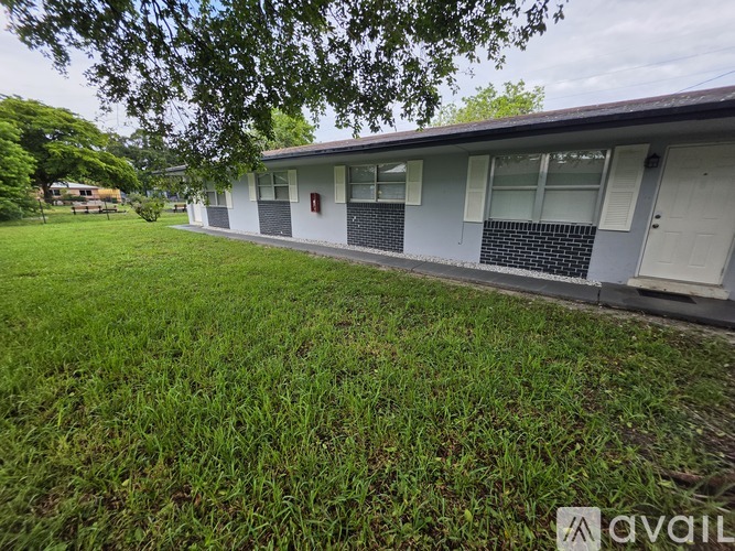 22 SW 10th St 2 Beds Apartment for Rent - Photo gallery 1