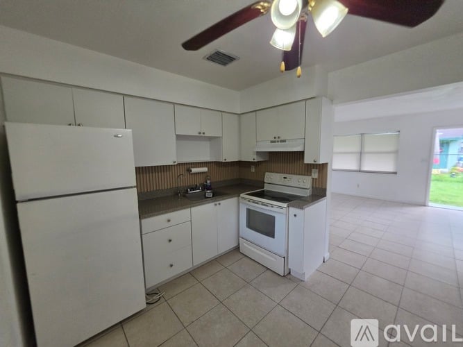 22 SW 10th St 2 Beds Apartment for Rent - Photo gallery 4