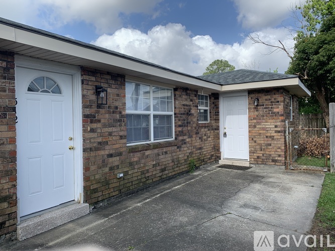 512 Chalmette Ave 2 Beds Apartment for Rent - Photo gallery 2