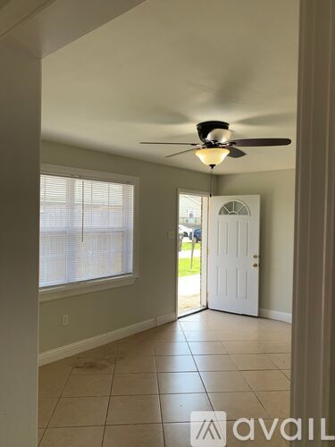 512 Chalmette Ave 2 Beds Apartment for Rent - Photo gallery 3