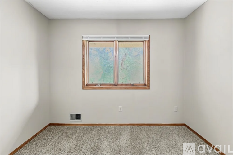 1952 118th Ln NE 5 Beds Single Family Home for Rent - Photo gallery 2