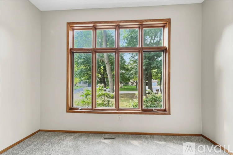 1952 118th Ln NE 5 Beds Single Family Home for Rent - Photo gallery 3