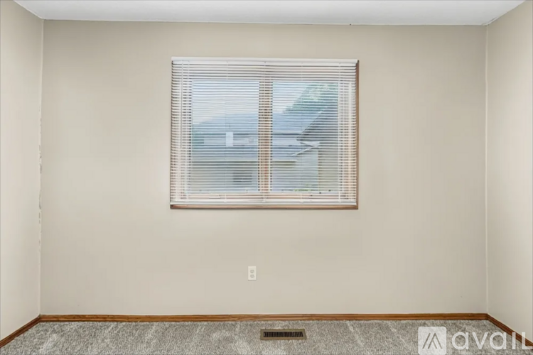 1952 118th Ln NE 5 Beds Single Family Home for Rent - Photo gallery 4