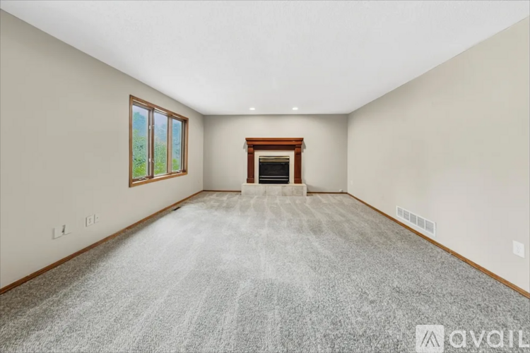 1952 118th Ln NE 5 Beds Single Family Home for Rent - Photo gallery 5