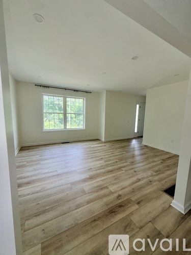 41 Tonella Rd 3 Beds Townhouse for Rent - Photo gallery 4