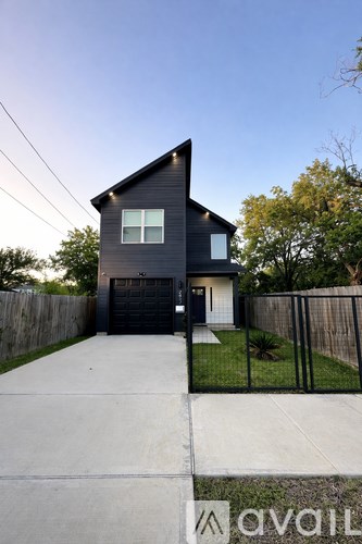 2417 Noble Street 3 Beds Apartment for Rent