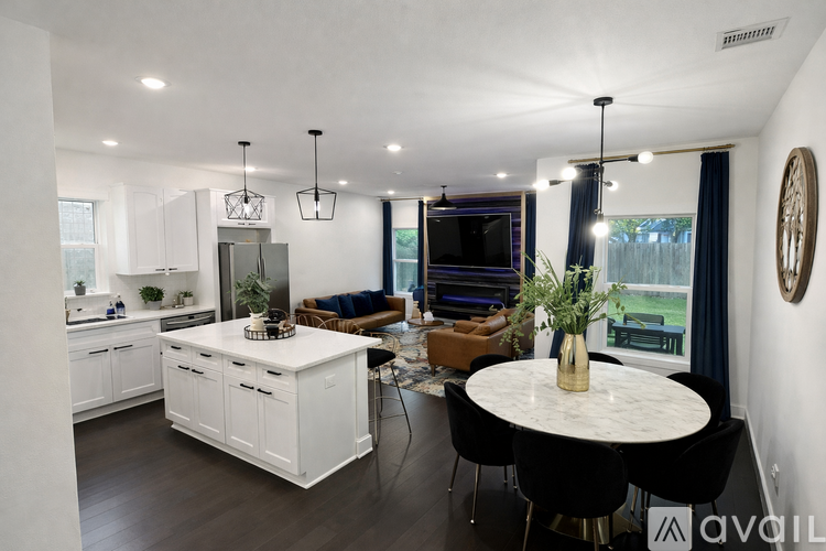 2417 Noble Street 3 Beds Single Family Home for Rent - Photo gallery 4