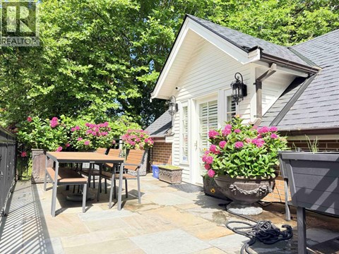 3 3637 PINE CRESCENT Studio Apartment for Rent