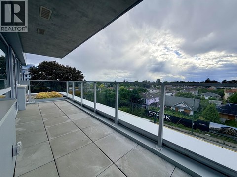 502 8120 OAK STREET 2 Beds Apartment for Rent