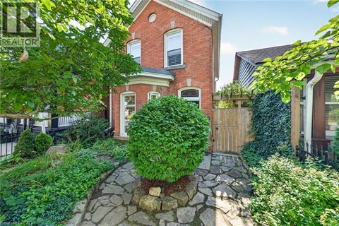 171 EMERALD Street S 4 Beds Apartment for Rent