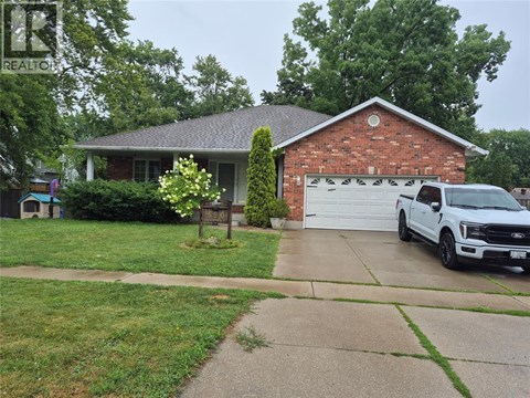 590 MONTCALM AVENUE 3 Beds Apartment for Rent