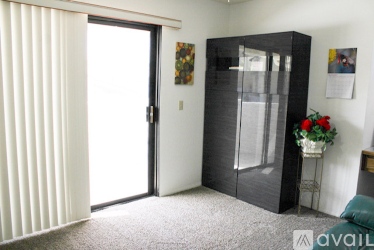 2022 Merrill Lane 3 Beds Condo for Rent - Photo gallery 4