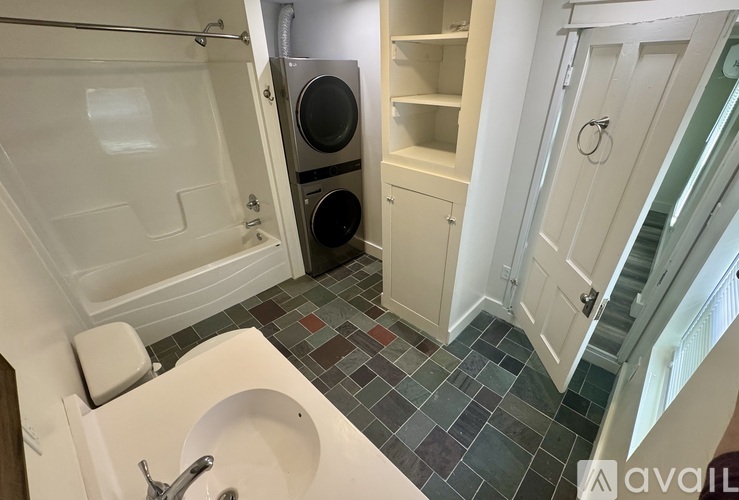 901 1/2 E Wilson St 1 Single Family Home for Rent - Photo gallery 3