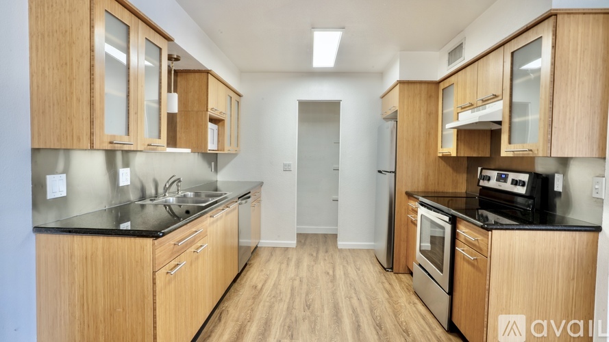 1136 W 9th St 4 Beds Single Family Home for Rent - Photo gallery 1