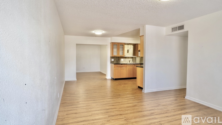 1136 W 9th St 4 Beds Single Family Home for Rent - Photo gallery 3