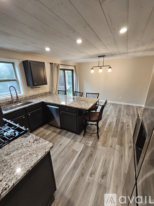 612 4th Street North 2 Beds Single Family Home for Rent - Photo gallery 5