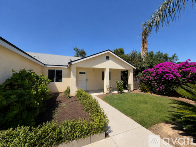 2741 East Dakota Avenue 4 Beds Single Family Home for Rent - Photo gallery 3