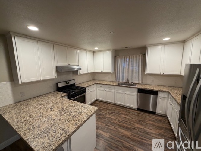 2741 East Dakota Avenue 4 Beds Single Family Home for Rent - Photo gallery 4