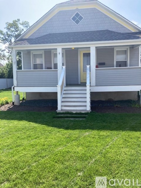 90 Seaview Avenue 2 Beds Apartment for Rent