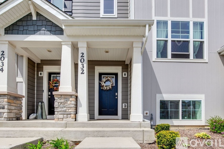 2032 Yellowstone Boulevard 2 Beds Townhouse for Rent - Photo gallery 1
