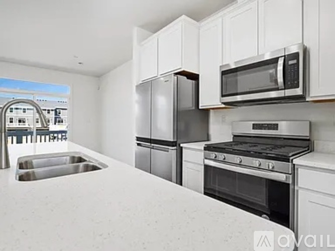 2032 Yellowstone Boulevard 2 Beds Townhouse for Rent - Photo gallery 4
