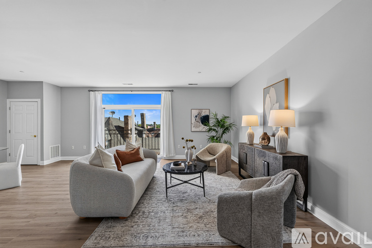1920 North Farwell Avenue 2 Beds Condo for Rent - Photo gallery 2