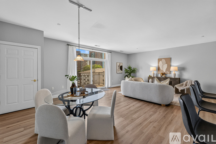 1920 North Farwell Avenue 2 Beds Condo for Rent - Photo gallery 5