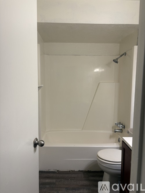 A bathroom with a toilet and a bathtub.