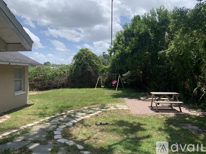 629 11th Street 3 Beds Single Family Home for Rent - Photo gallery 2