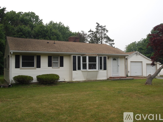 75 Fairview Drive 3 Beds Single Family Home for Rent - Photo gallery 1