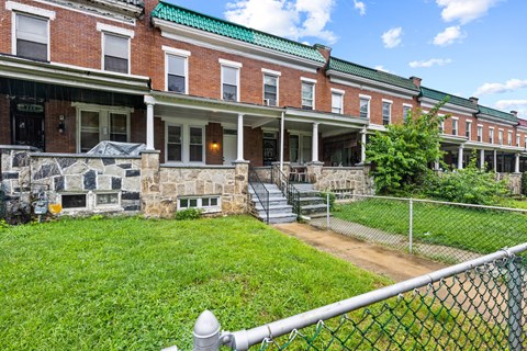 222 N HILTON ST, 3 Beds Apartment for Rent