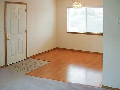 1022 10Th Ave SE 2 Beds Apartment for Rent