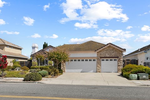 560 Diana Ave 4 Beds Apartment for Rent