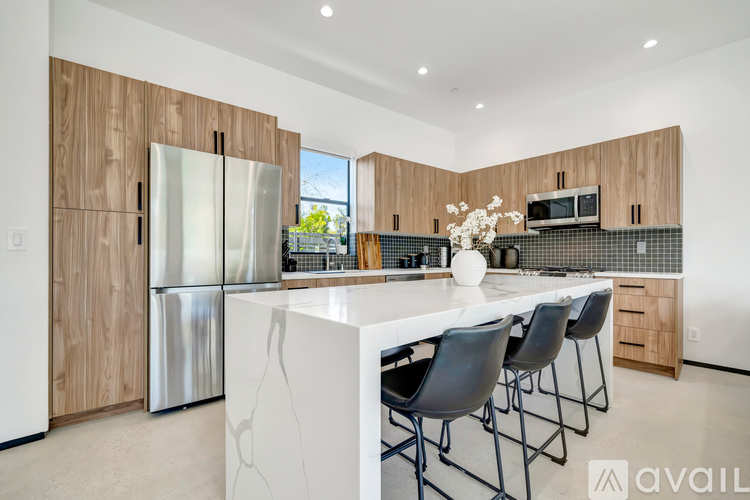 5450 Oakdale Ave 3 Beds Single Family Home for Rent - Photo gallery 3